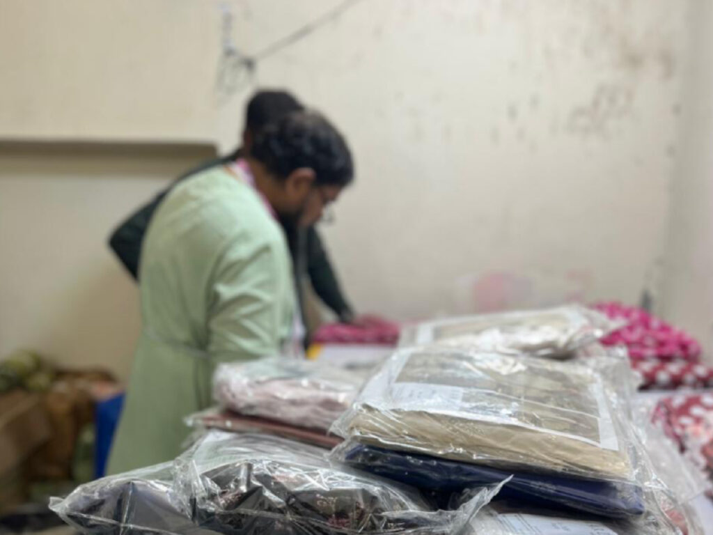 best lawn suit supplier from pakistan