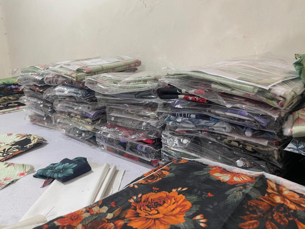 lawn suits supplier from pakistan